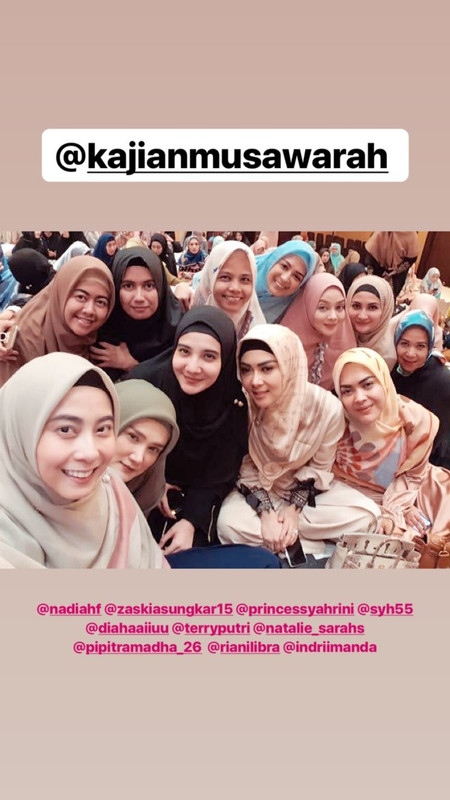 Para selebriti mengikuti pengajian Ustaz Abdul Somad