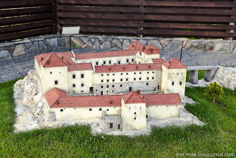 Musée de la miniature à Kamianets-Podilskyi Miniatures-museum-castles-kamianets-podilskyi-ukraine-5