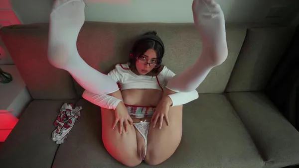 MurkaMeow Fingers Her Pussy On The Sofa