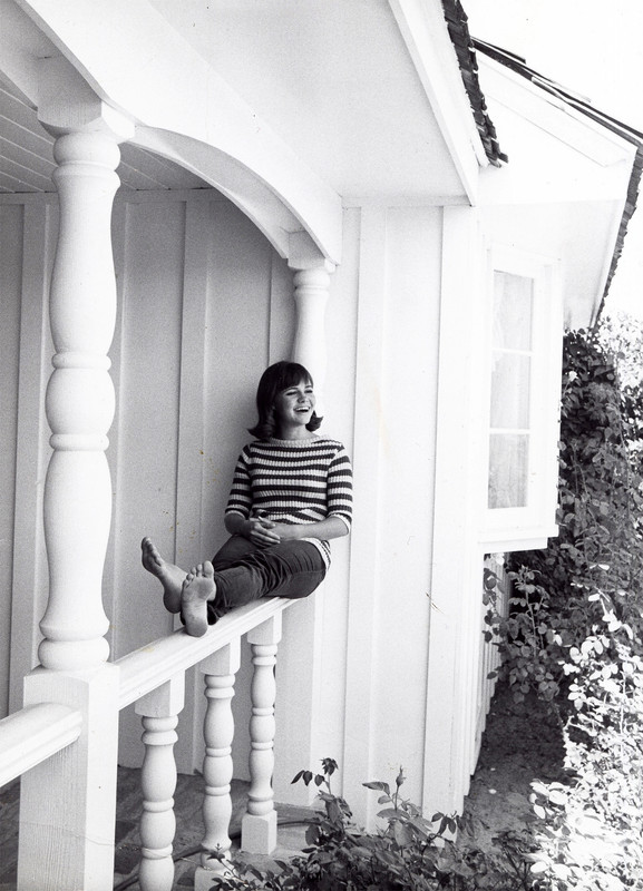 Sally_Field_b64