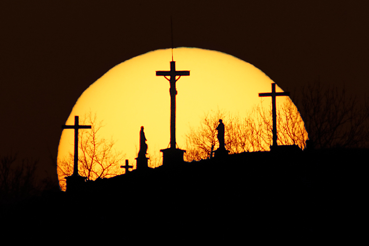 https://i.postimg.cc/QtwTPKnW/177-Calvaire.jpg