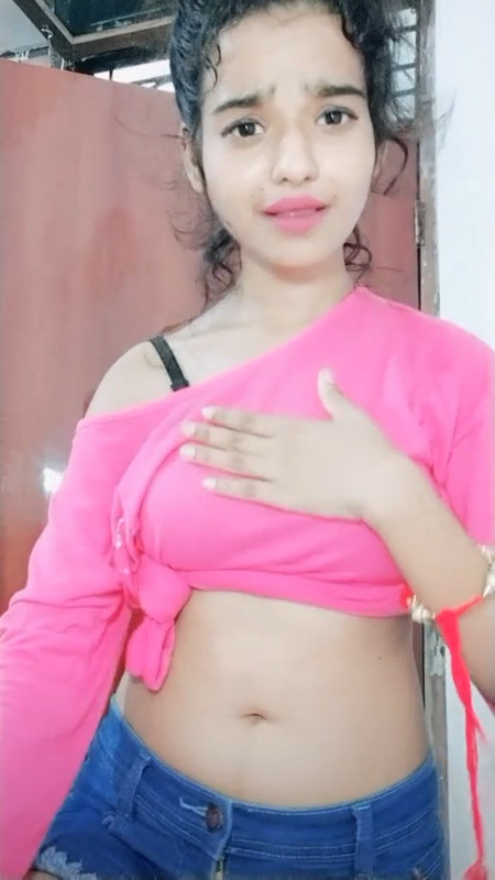 Cute Girl Sexy big Wide belly om rose tshirt.mp4_snapshot_00.15.352