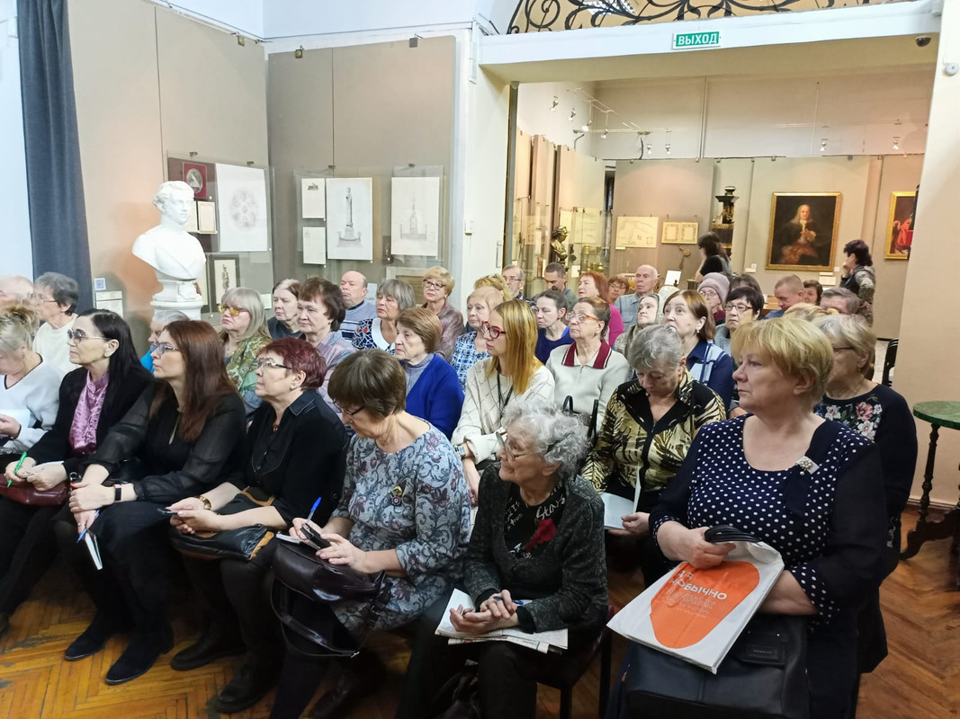 Родоведы во время заседания.