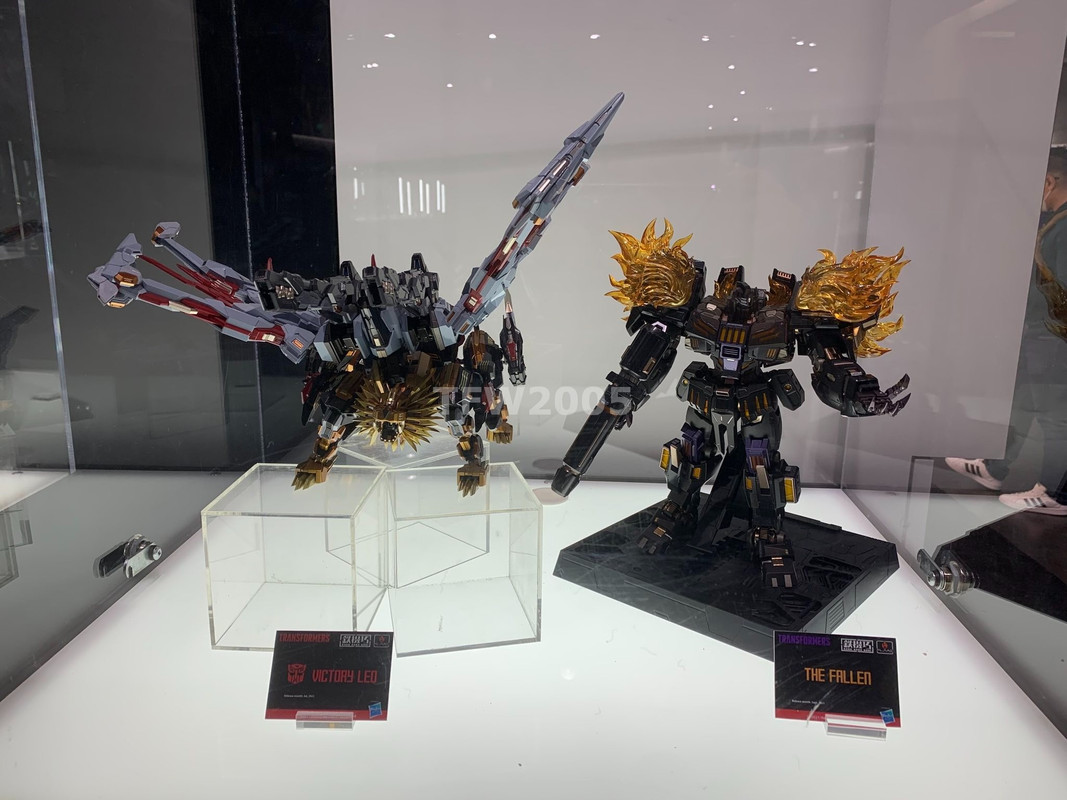 Comic-Con-Specila-Edition-Flame-Toys-Booth-05