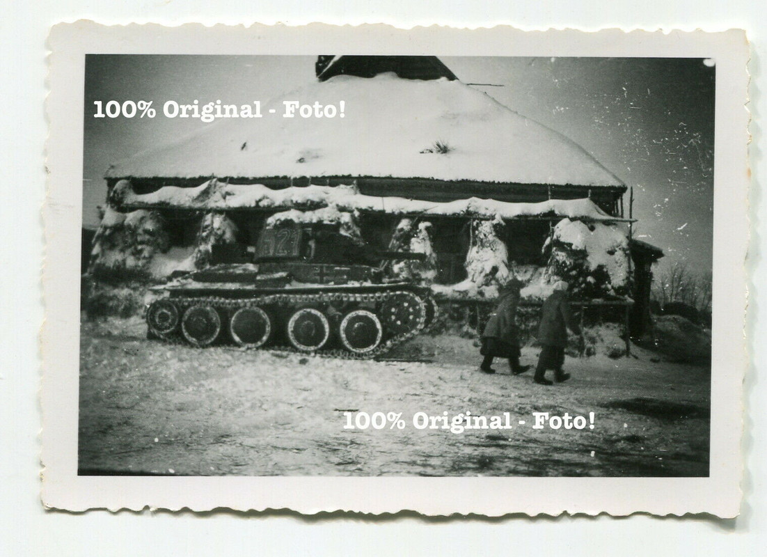 Foto Russland deutscher Panzer Skoda 38t Turmnummer Bevölkerung