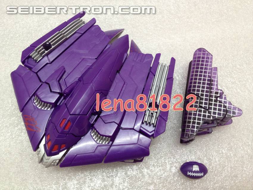 1377752095_FootballMegs4