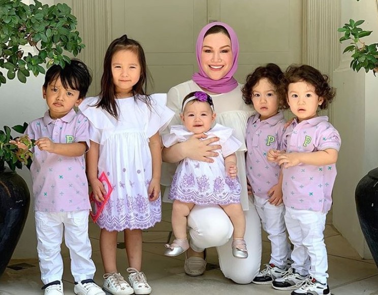Zizie Izette Tidak Kisah Anak-Anak Pakai Baju RM10