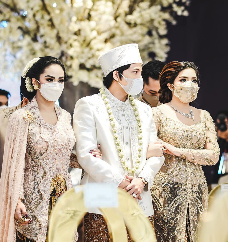 Momen Atta Halilintar digandeng Krisdayanti dan Ashanty di momen akad nikah