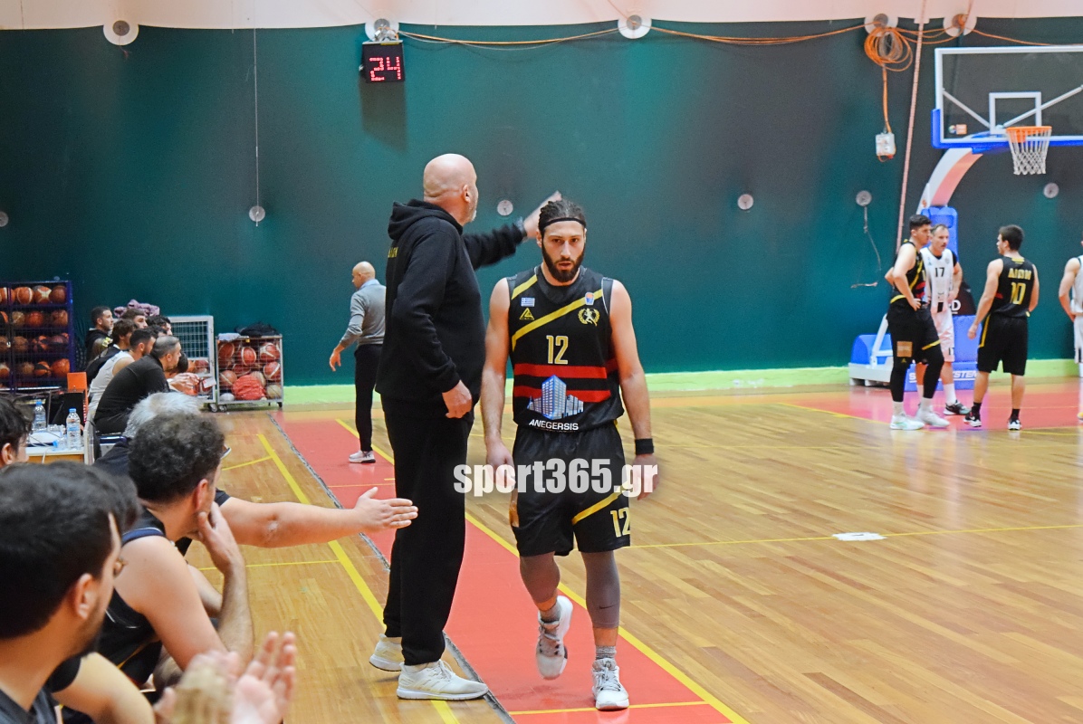 , &Mu;&alpha;&tau;&sigma;ά&rho;&alpha; &sigma;&tau;&eta;&nu; &Tau;έ&nu;&tau;&alpha;, &omicron; &Delta;ί&omega;&nu;&alpha;&sigmaf; &pi;ή&rho;&epsilon; &mu;&epsilon;&gamma;ά&lambda;&omicron; &delta;&iota;&pi;&lambda;ό &epsilon;&pi;ί &tau;&eta;&sigmaf; &Kappa;&alpha;&lambda;&alpha;&mu;ά&tau;&alpha; BC &mu;&epsilon; 92-81 &sigma;&tau;&eta;&nu; 2&eta; &pi;&alpha;&rho;ά&tau;&alpha;&sigma;&eta; (&phi;&omega;&tau;ό & &beta;ί&nu;&tau;&epsilon;&omicron;)