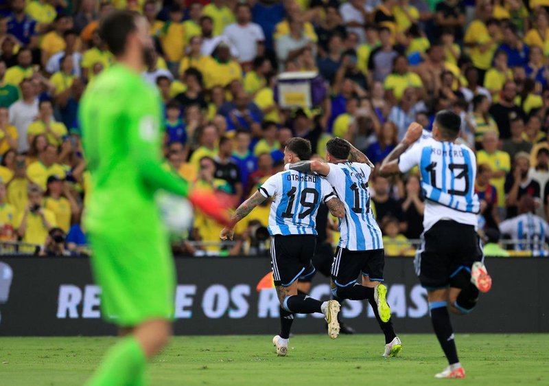 Argentina gana 1-0 a Brasil