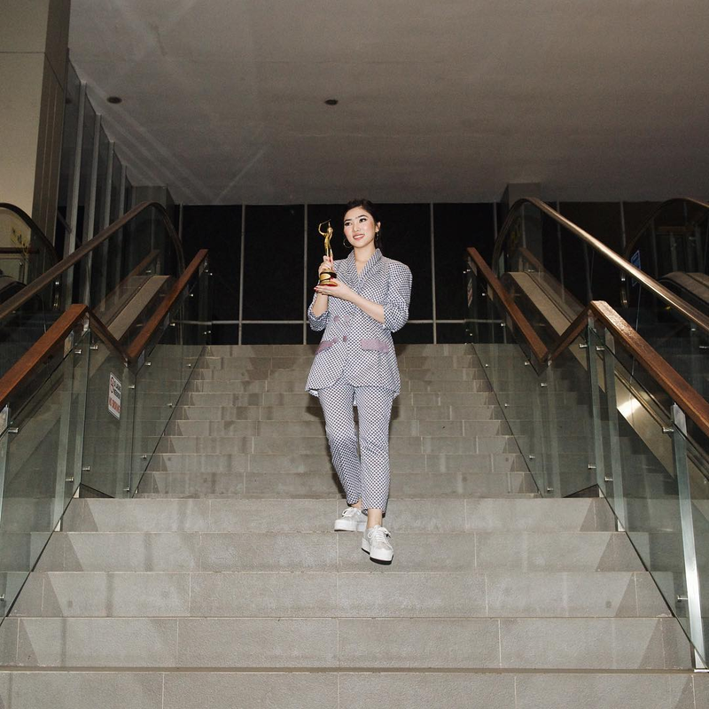 Isyana Sarasvati raih penghargaan