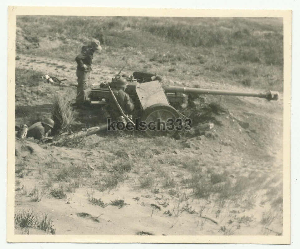 Foto Panzerjäger am 7,5cm PaK Geschütz am Atlantikwall Normandie Frankreich 1944