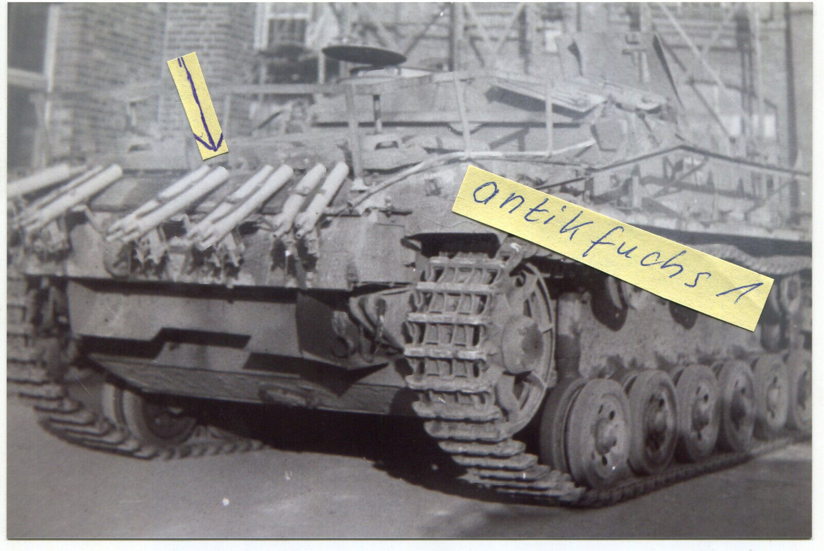 Foto-Abzug nach 1945 ( 1 ) Sturmgeschütz mit Flammenwerfer-Abwehr in Wildau 1943.