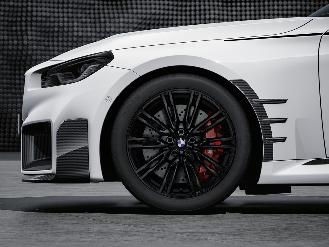 P90484607_highRes_the-bmw-m-performanc