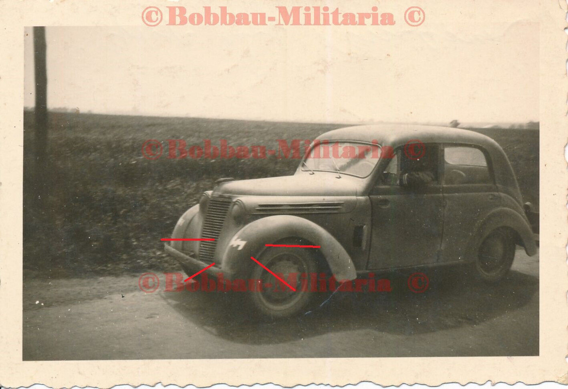 Foto Frankreich Panzer Regiment 8 Spieß Opel Kadett mit Kennung Wolfsangel