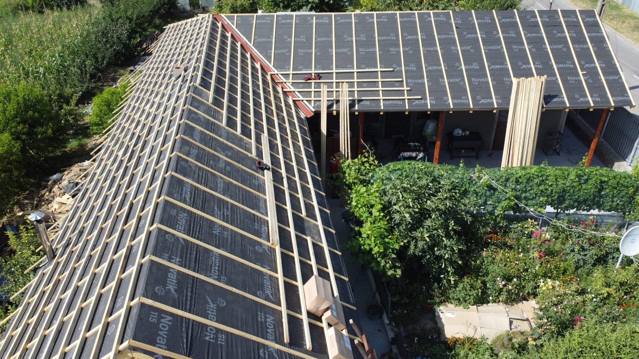 Țiglă metalică sau ceramică? Comparație pentru Dobrogea