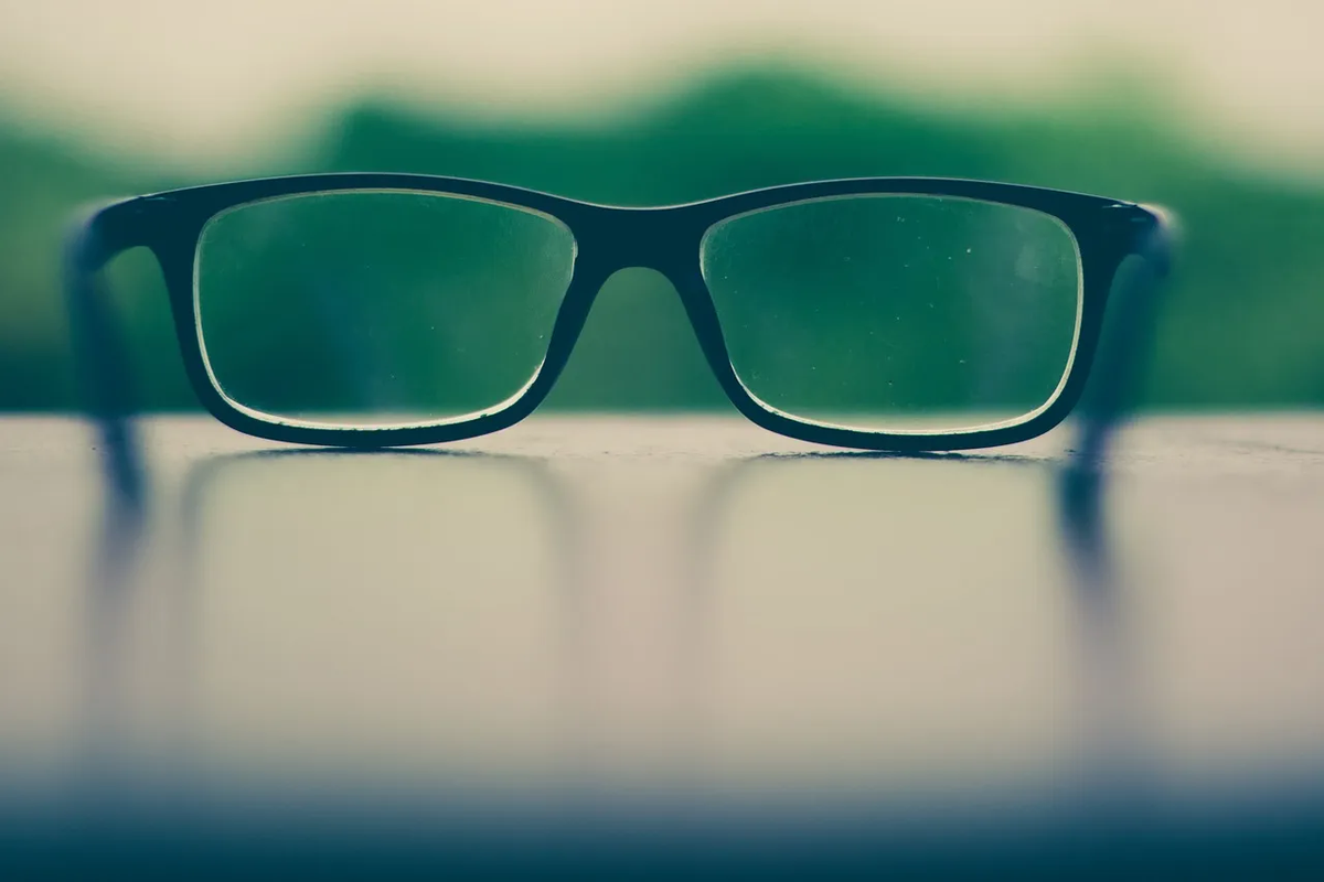 ¿Tus lentes están manchados? Elimina la suciedad en los cristales con este truco