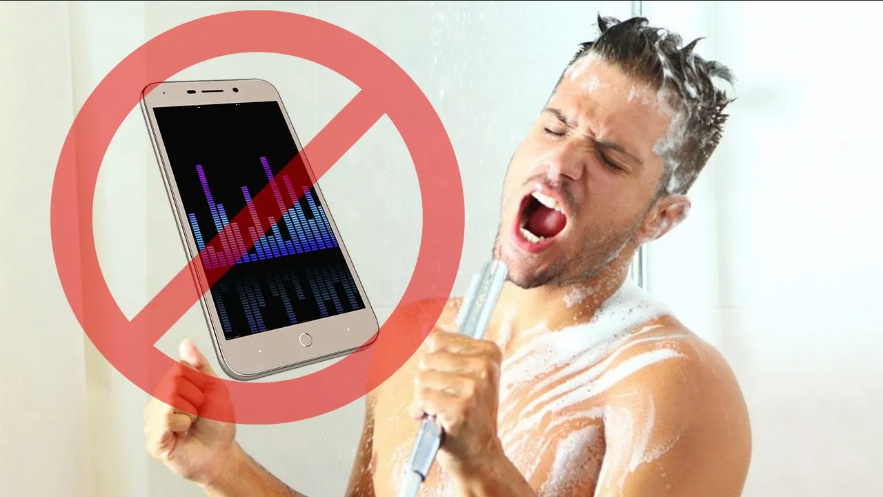 Riesgos que pocos conocer de escuchar música en la ducha con tu celular