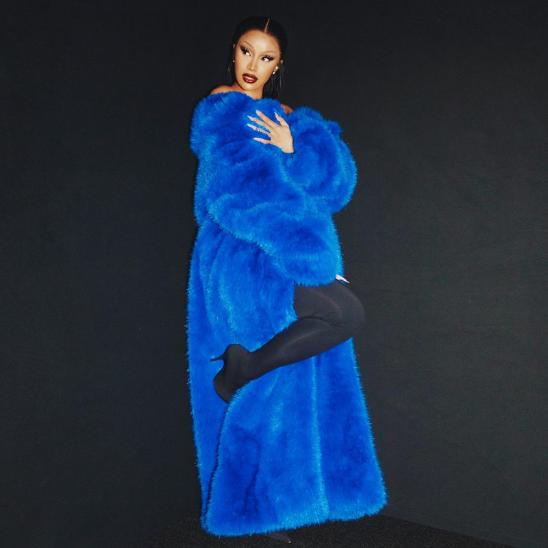 Cardi B تلفت الأنظار بإطلالة مثيرة  Iamcardib-1719342324745
