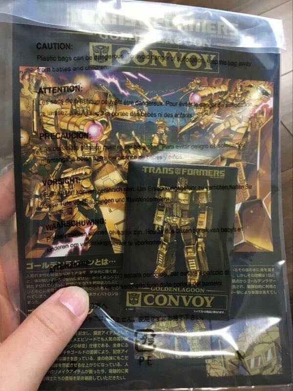 Masterpiece-Golden-Lagoon-Convoy-Packaging-03