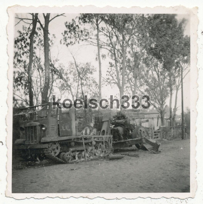 Foto russischer Artillerie Schlepper und Flak Geschütz Wrack an der Ostfront ...
