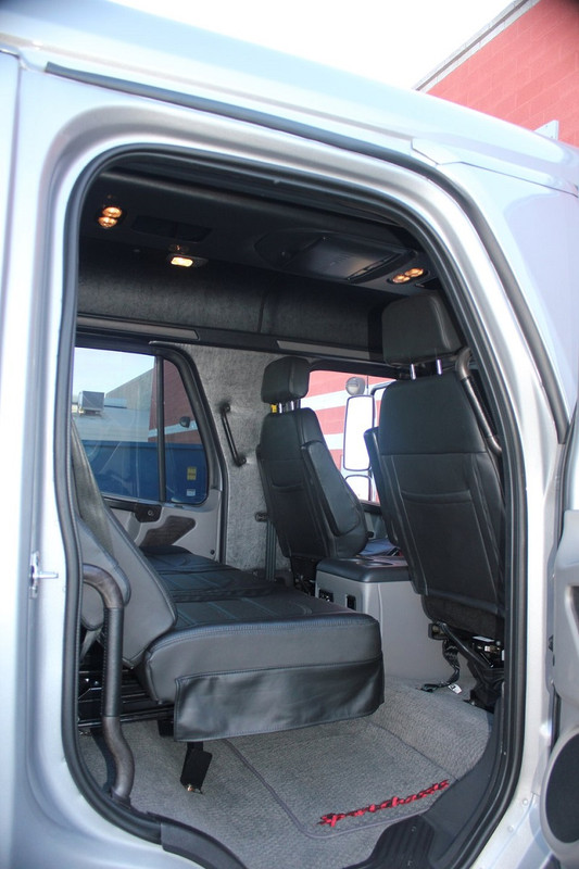 2011-freightliner-m2-sport-chassis (79)