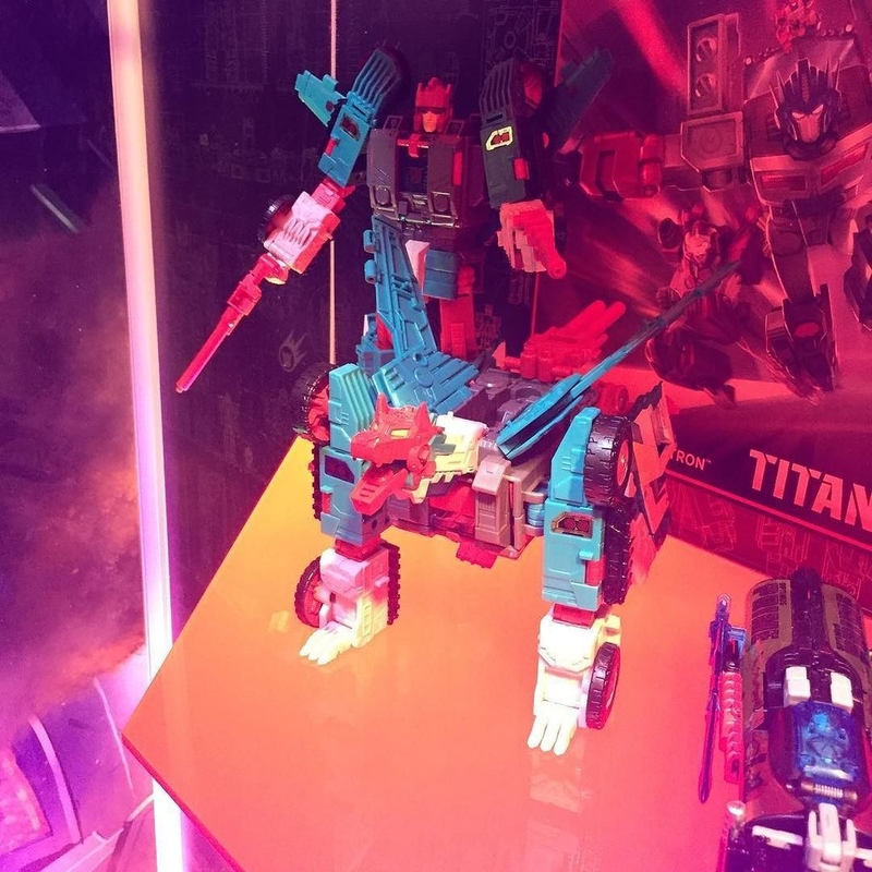 C4-VLCmWMAYqVnm__scaled_800