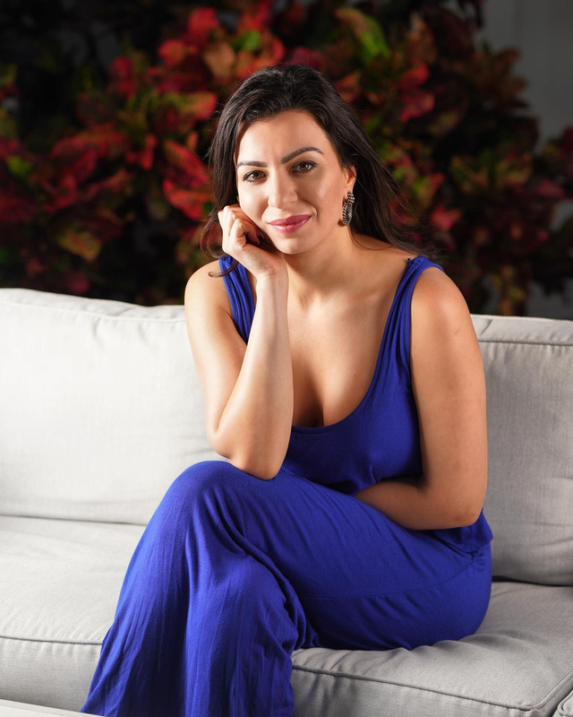 الينا انجل تظهر بجمال طبيعي وجريء Arabic-alinaangel-1717281610345