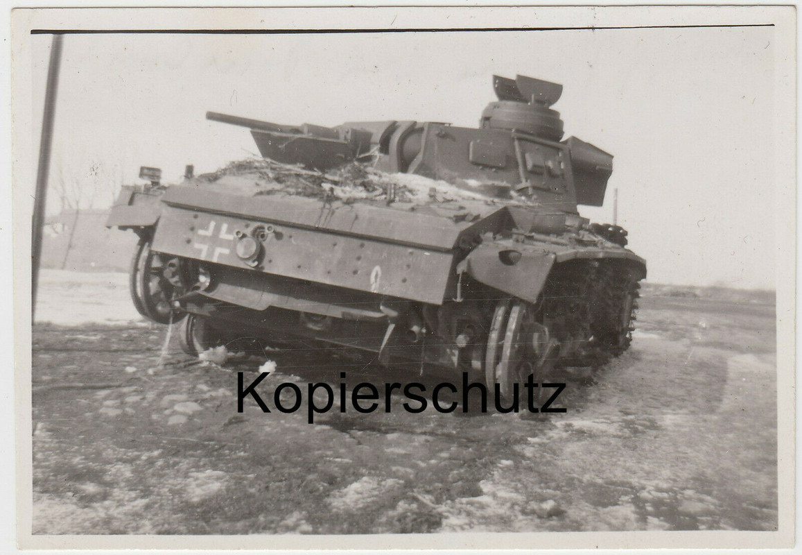 Russland zerstörter Wehrmacht Panzerkampfwagen III mit Balkenkre