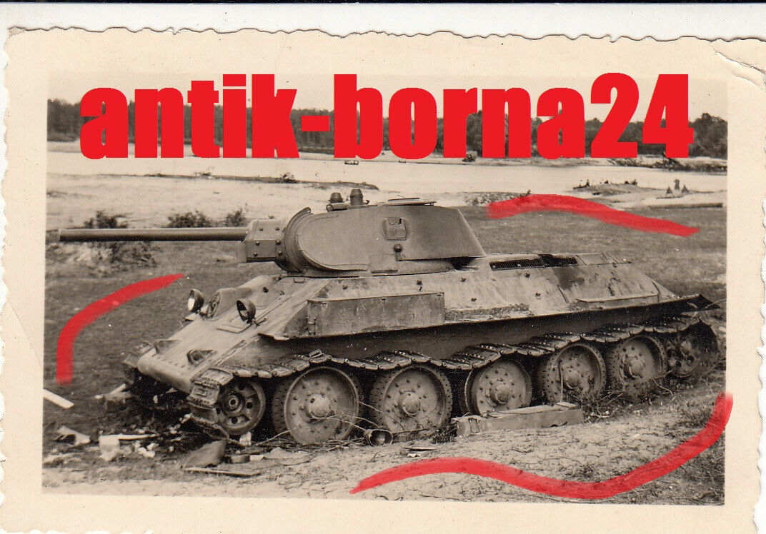 Foto WH Soldat Beute Panzer Tank T-34 Rußland Gefecht Einsatz Details