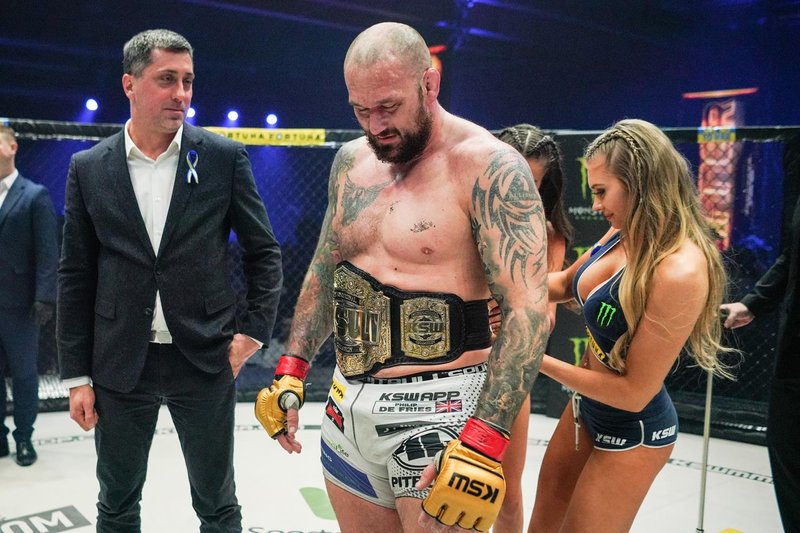 Фил де Фрис иска да брани титлата на KSW срещу Дарко Стосич