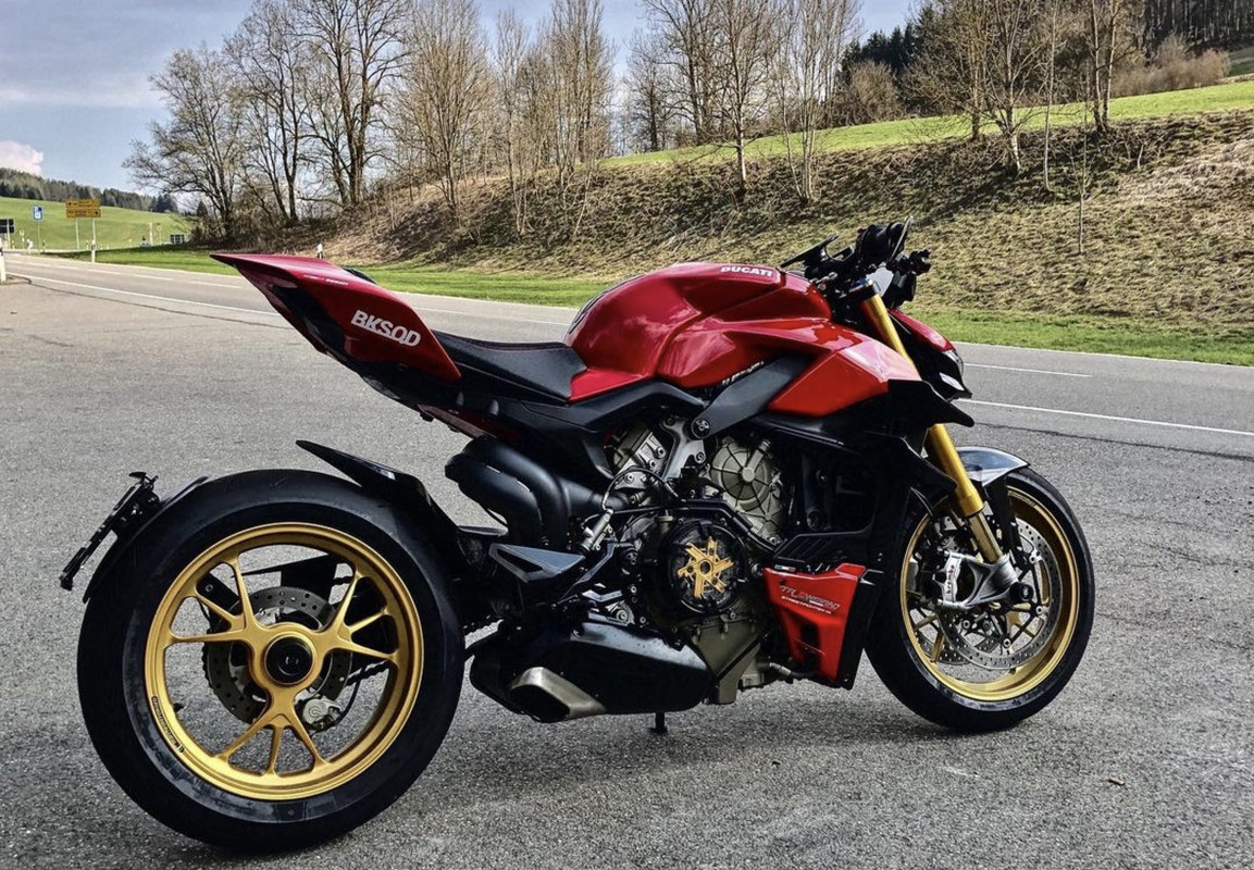 94D8591A-EE15-4A03-8A9F-84F1AF6F9308