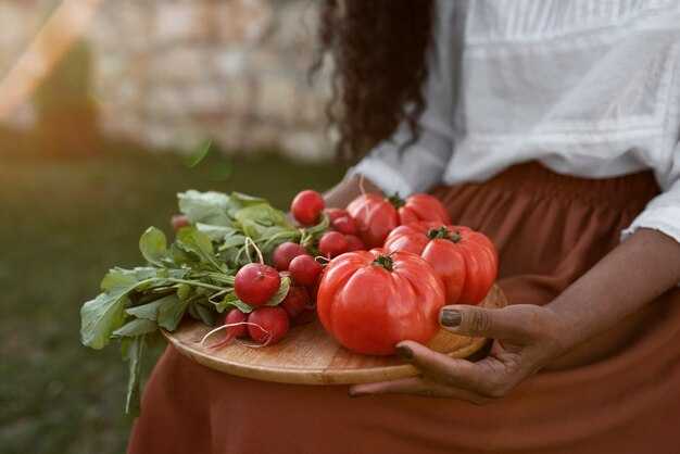 Совмещение томатов и декоративных растений