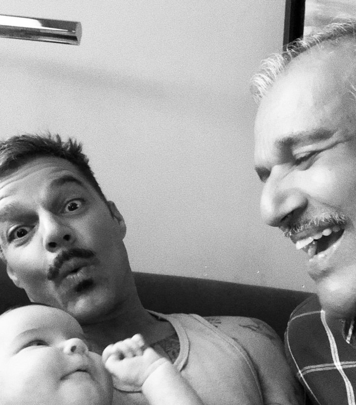 Ricky Martin asegura que sus padres aman a Jwan Yosef, su esposo