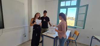 Η ΕΝΩΣΗ ΓΟΝΕΩΝ ΚΑΙ ΚΗΔΕΜΟΝΩΝ ΧΙΟΥ ΣΥΓΧΑΙΡΕΙ ΤΟΥΣ ΜΑΘΗΤΕΣ ΓΙΑ ΤΙΣ ΕΚΛΟΓΕΣ ΣΤΑ ΣΧΟΛΕΙΑ:  «Η ΔΗΜΟΚΡΑΤΙΑ ΚΑΛΛΙΕΡΓΕΙΤΑΙ ΣΤΙΣ ΑΙΘΟΥΣΕΣ»