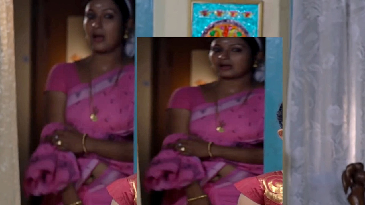 Manju Satheesh Hot and Rare Navel Slip.mp4_snapshot_00.07.232