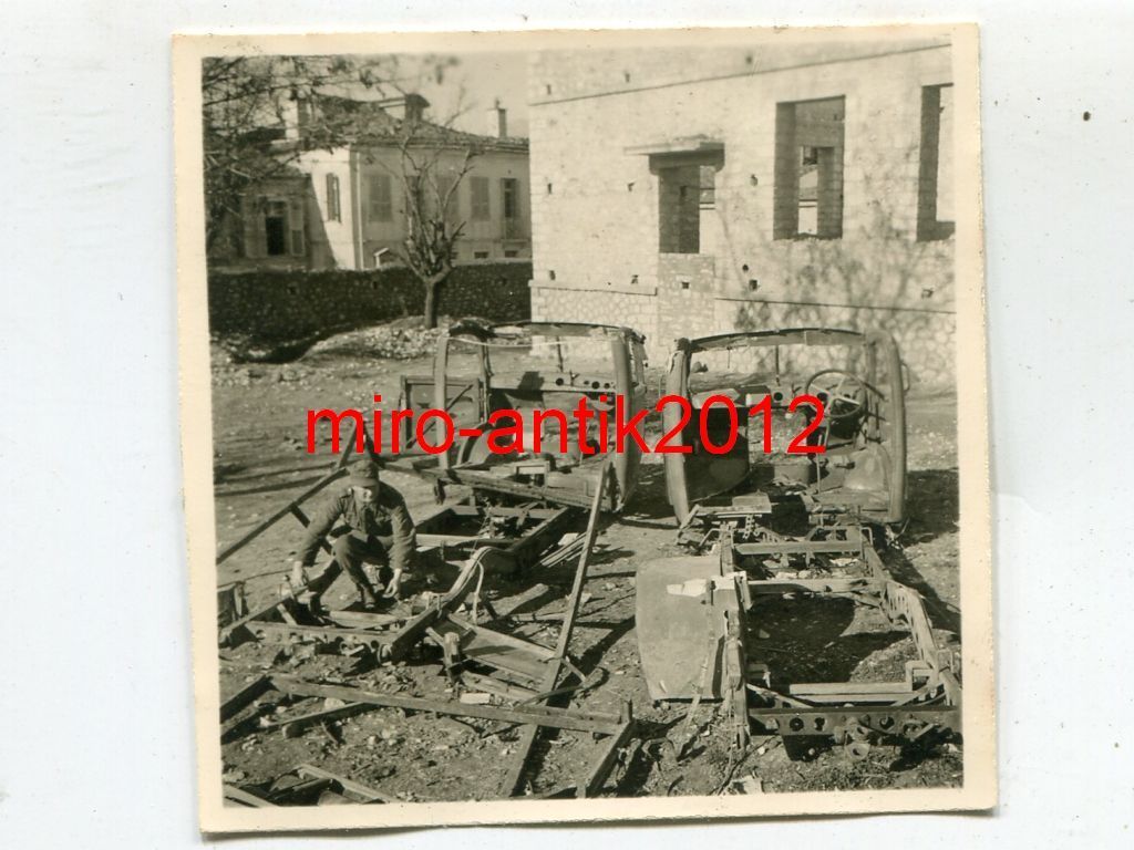 Foto, Wehrmacht, Blick auf zerstörte LKW, Ioanni
