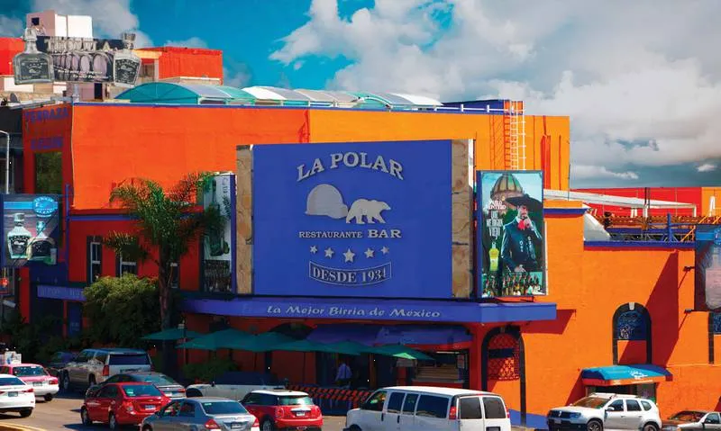Muere cliente de restaurante 'La Polar' tras ser golpeado por meseros