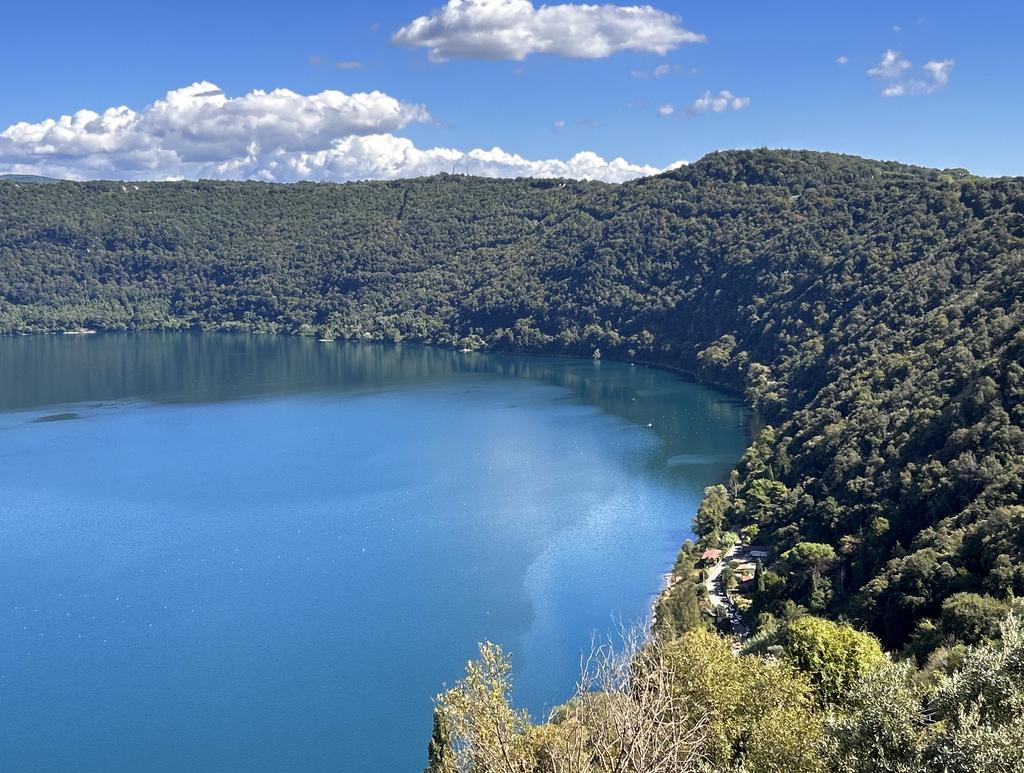 Жаркий сентябрь на побережье Тирренского моря.
