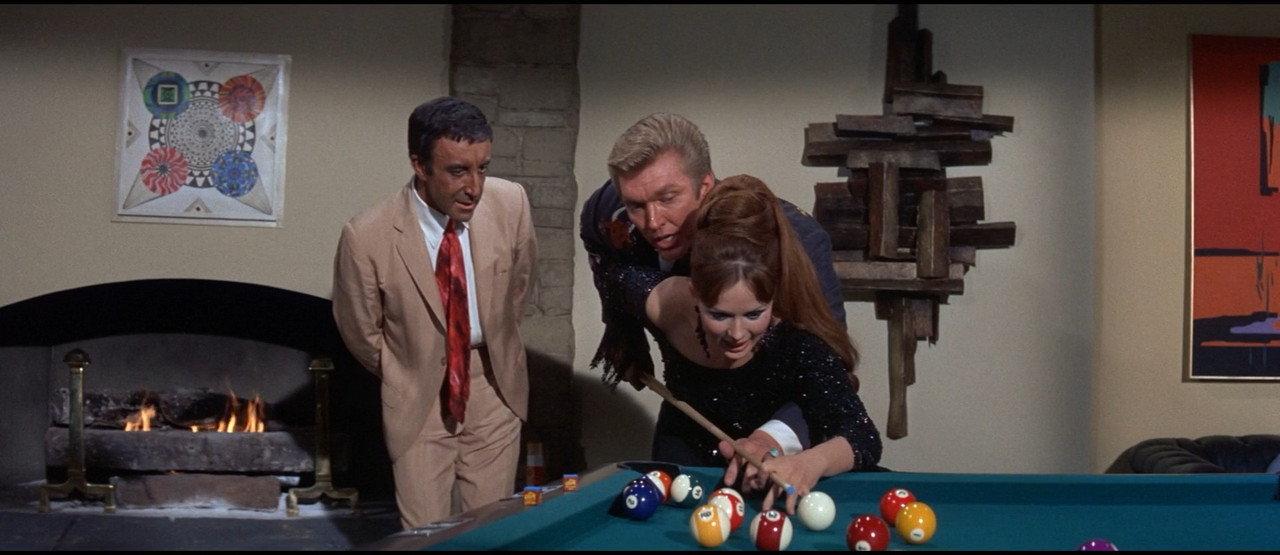 cap_The Party (1968) Dual Sub 1080p_00_21_52_02