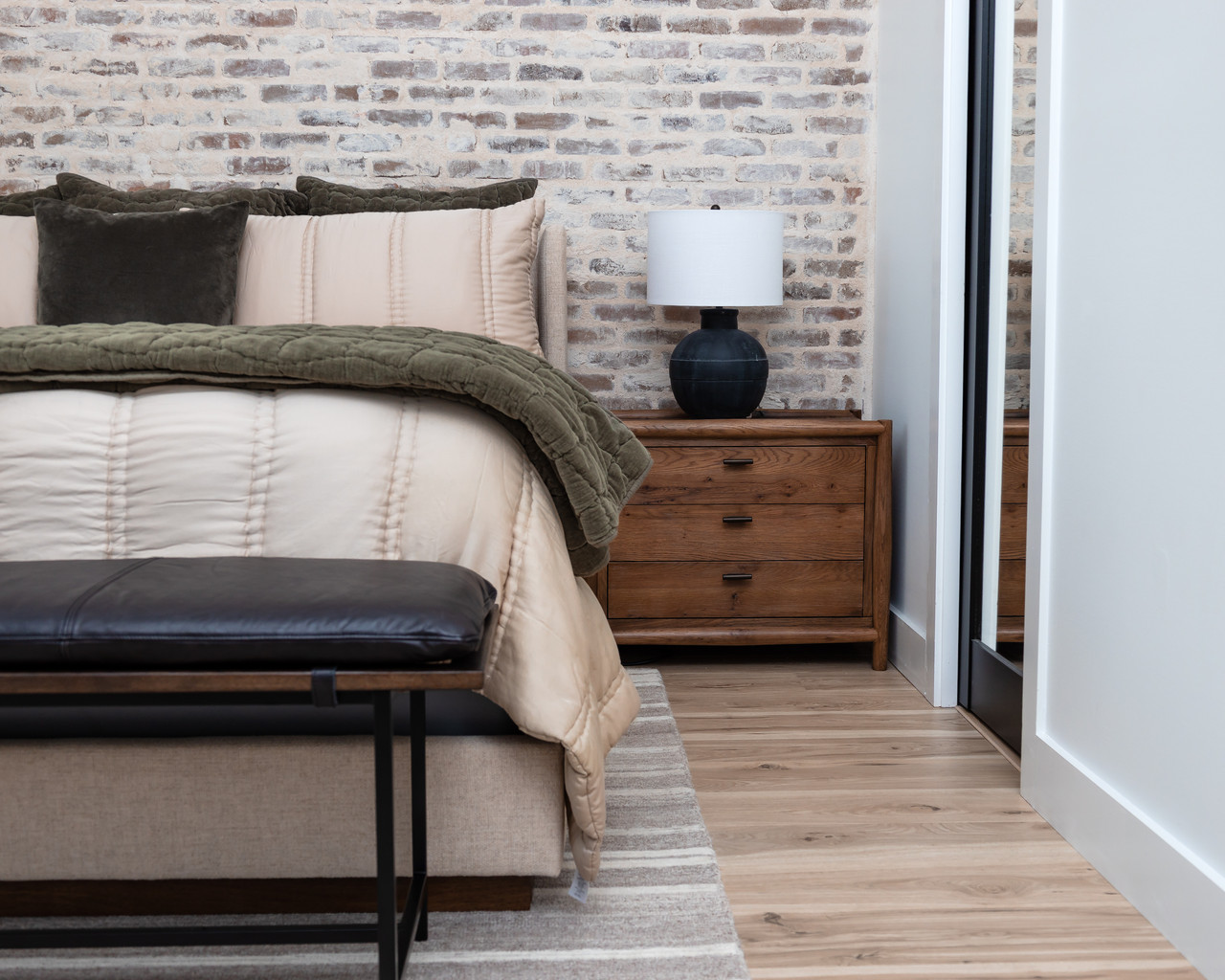 Neutral on Burgundy - Image 12