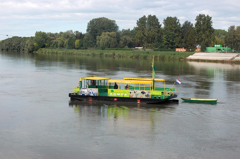 Valja nama preko rijeke - Page 2 Osijek-trajekt-za-ZOO-254-076