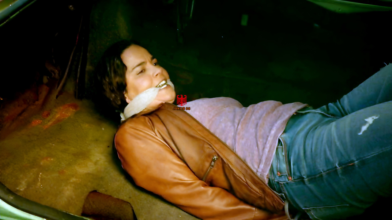 Alice Braga 4 - Queen Of The South S01E10