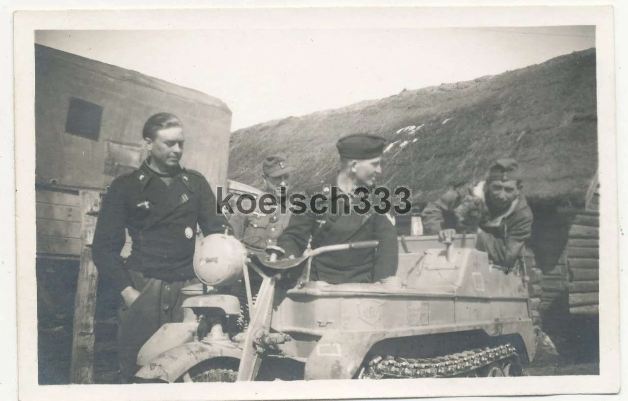 Foto Panzermänner vom Panzer Regiment 21 am NSU Kettenkrad in Russland 20 PD