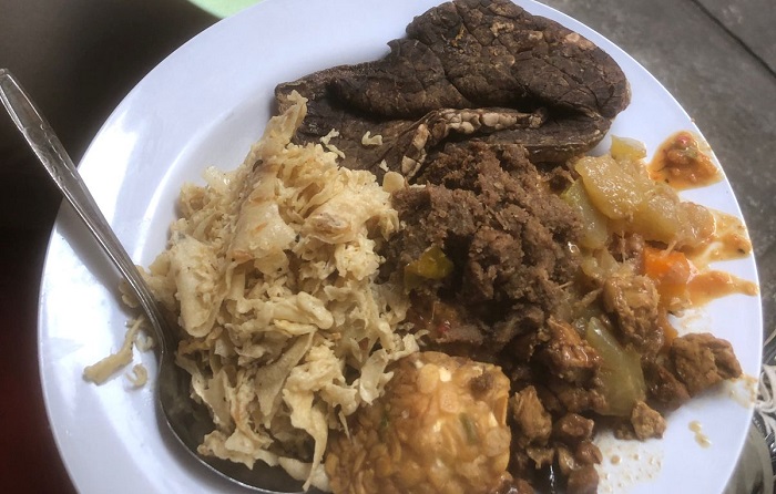 Pecel Lodeh Walisongo, rekomendasi tempat sarapan populer di Jember.