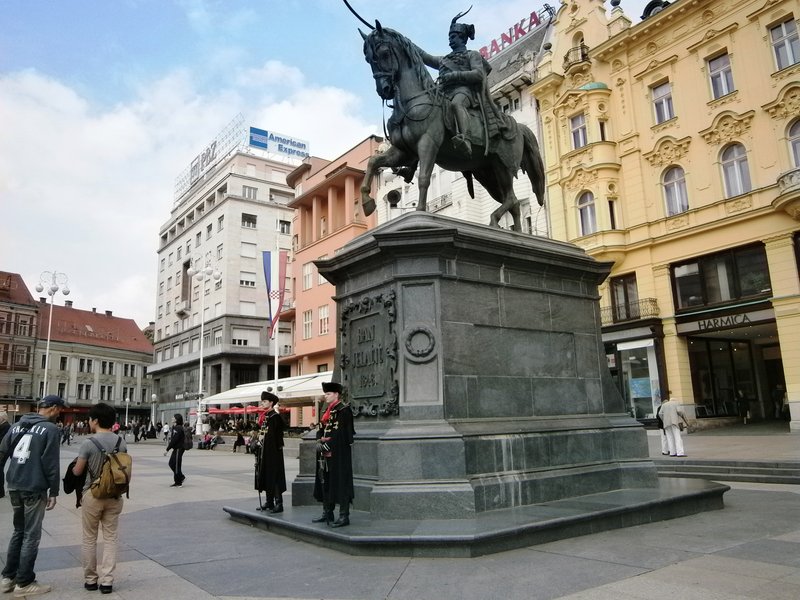 Zagreb-Trg-Bana-Jela-i-a