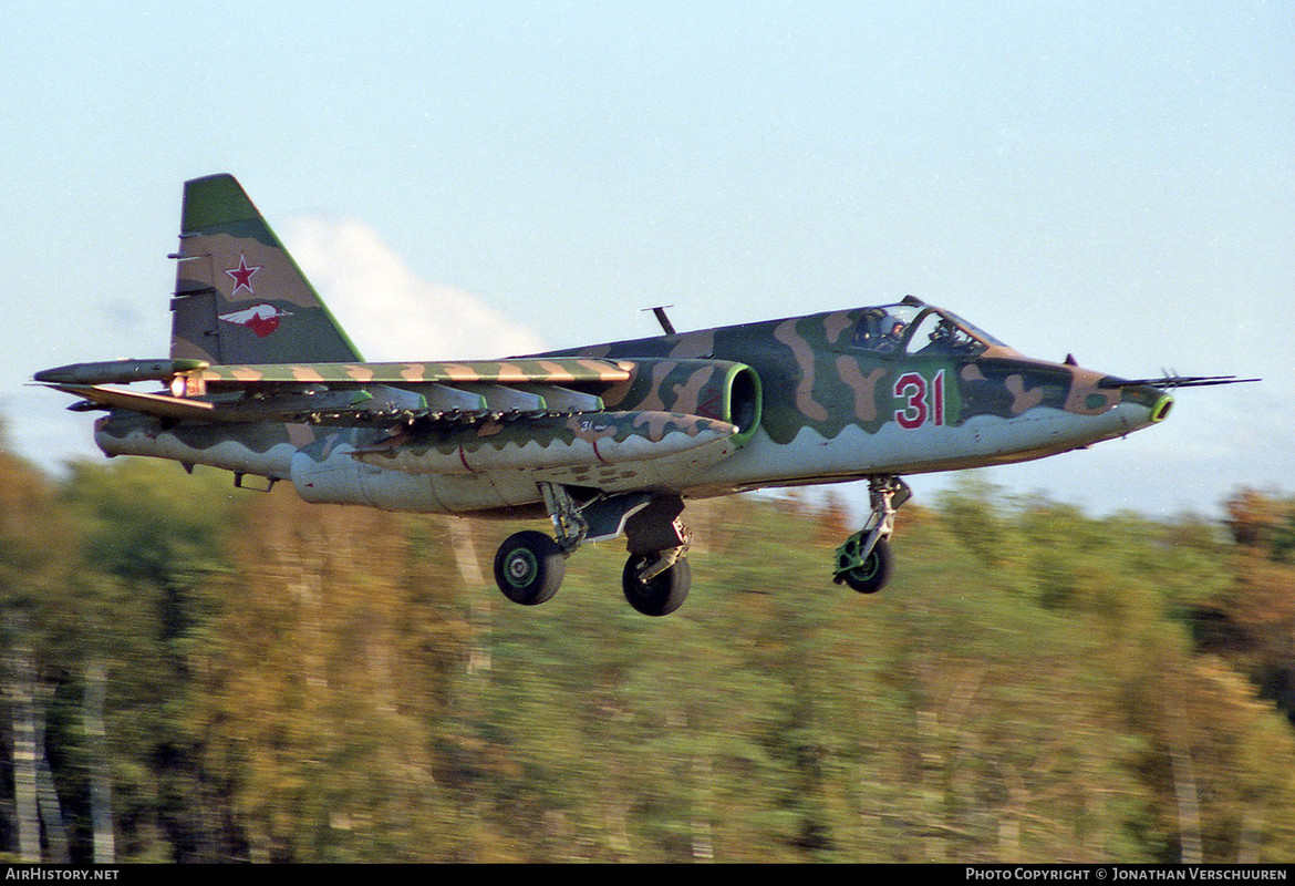 357 OSHAP Su-25 31 Red (cn ) 17.10.91_3