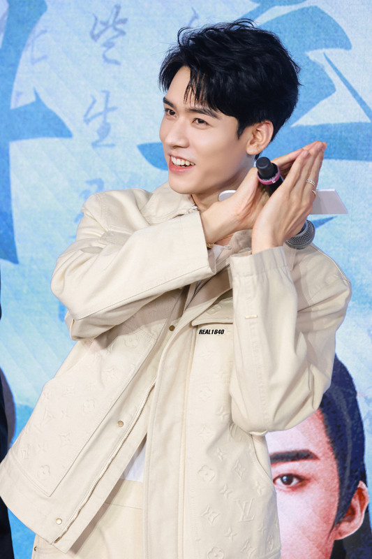 006CT39Tgy1hg3n8puzdgj325237k7wm