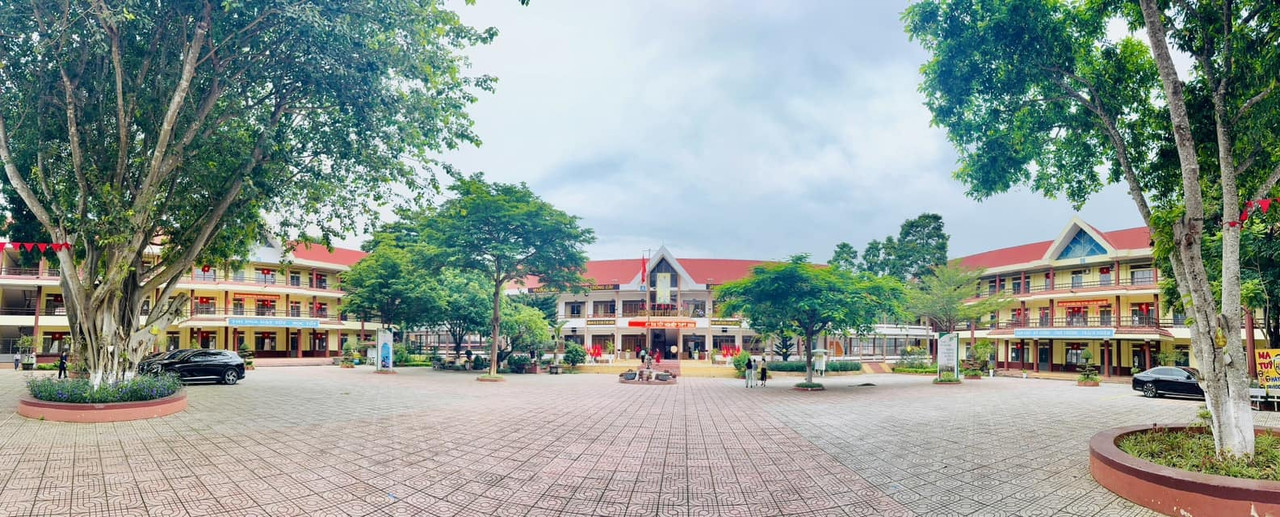 Toàn cảnh trường