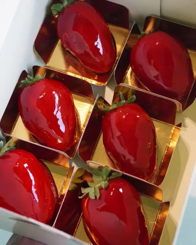 Morangos do amor em uma caixa